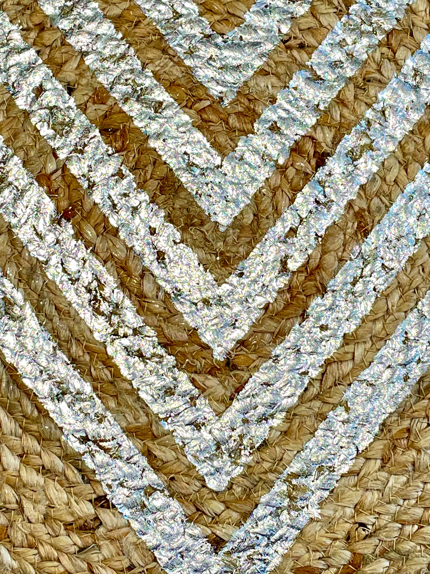 RIPPLED ROUND TABLE MAT SILVER & NATURAL (PER PC)