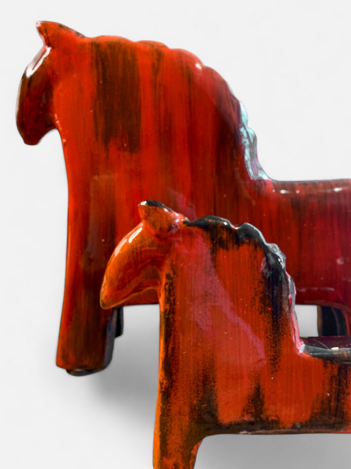 ASHWA HORSE (SMALL) CRIMSON