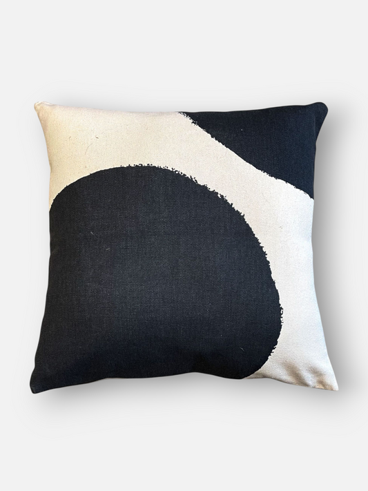 RIPPLE CUSHION BLACK & IVORY 20 x 20 IN