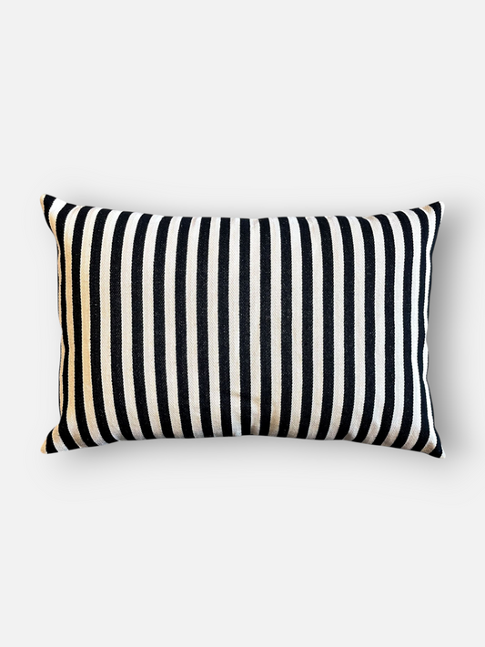 DUSKLINE LUMBER CUSHION BLACK & IVORY 24 x 16 IN