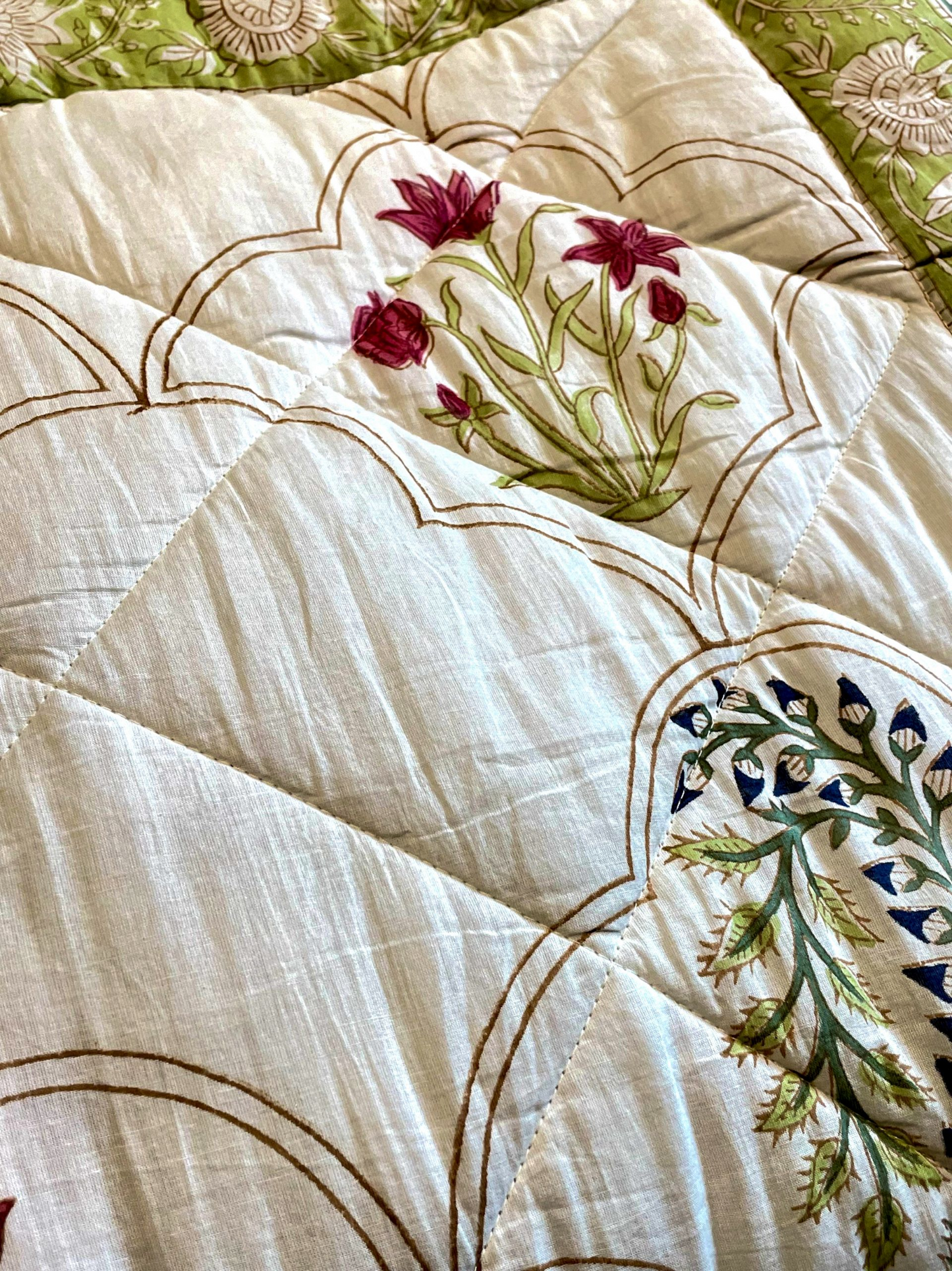 DASTOOR QUILTED COMFORTER SINGLE IVORY & RUST 54 x 90 IN