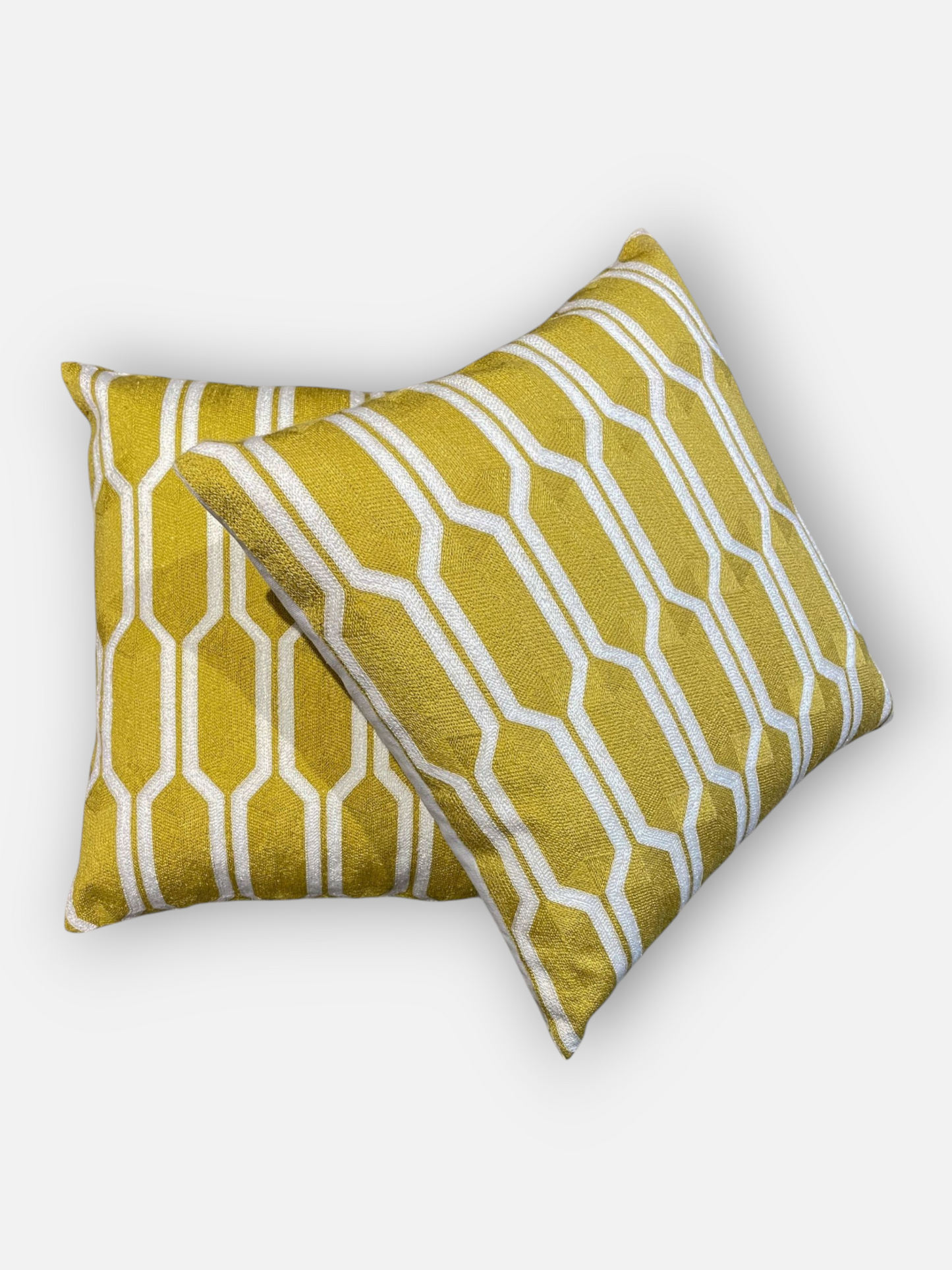 RADIANT CREST CUSHION GOLD & IVORY SIZE 18 x 18 IN