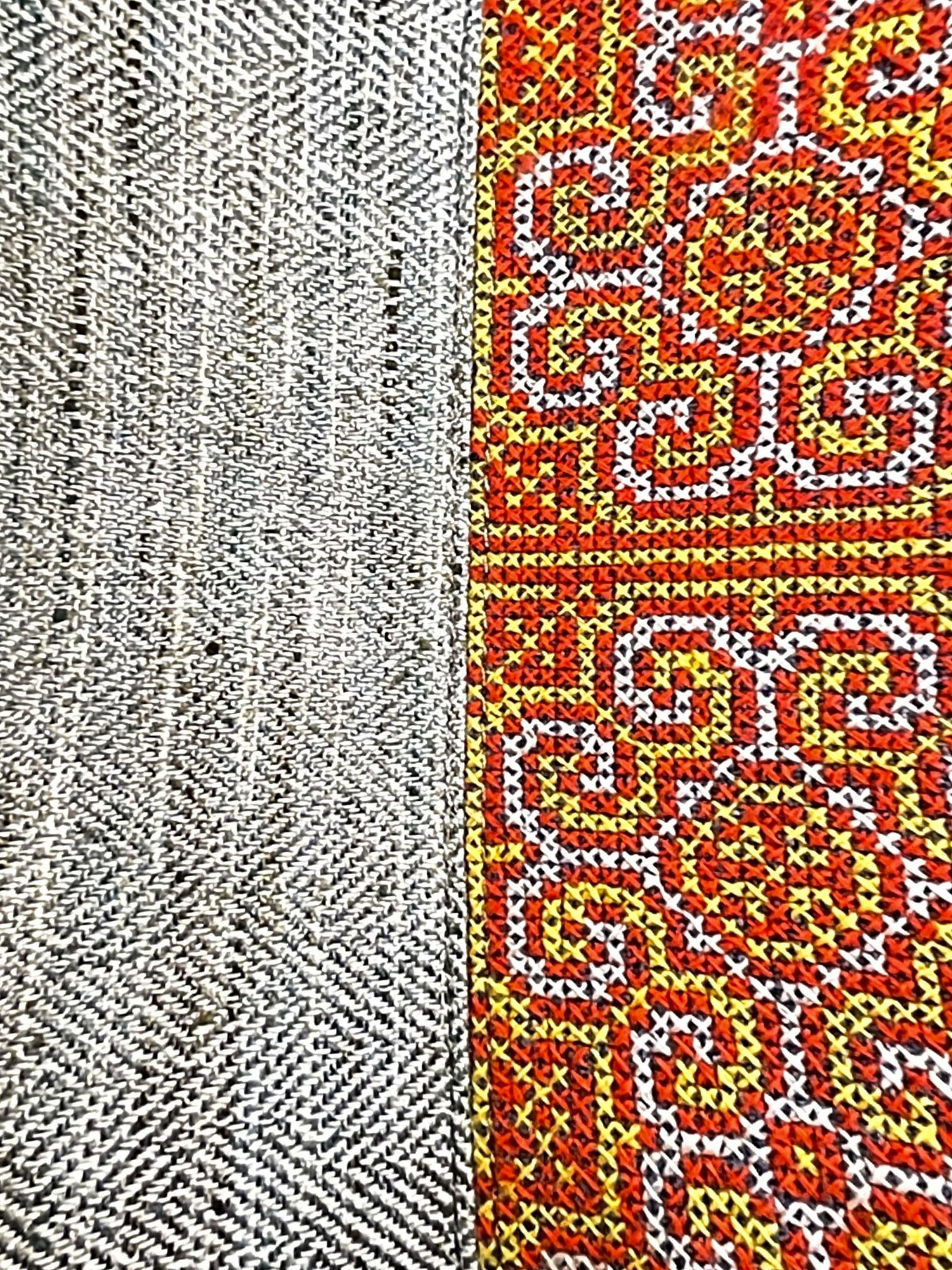 ROHANIC CUSHION GREY & ORANGE 18 x 18 IN
