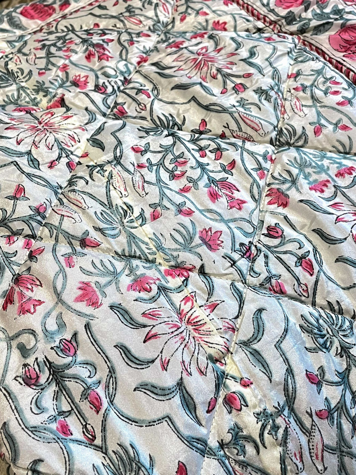 DEWDROP QUILTED COMFORTER SINGLE IVORY & GREEN 54 x 90 IN