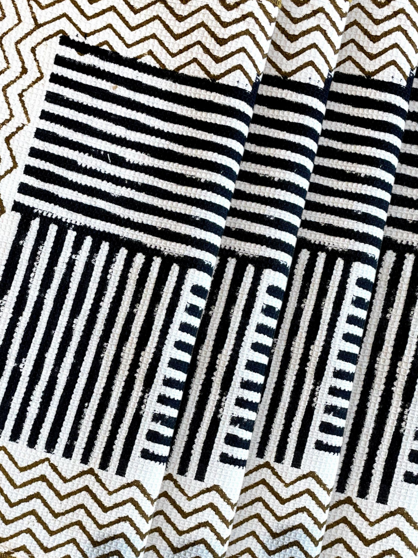 RIDGE WAFFLE HAND TOWEL BLACK (SET OF 4)