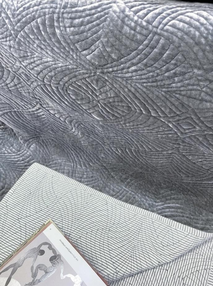 GREY VELVET BEDSPREAD WITH 2 CUSHION COVERS 90 x 108 INCH