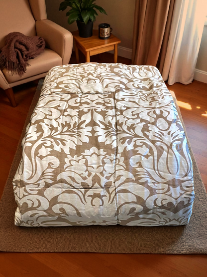 DAHILA  QUILTED COMFORTER SINGLE TAUPE & IVORY 54 x 90 IN