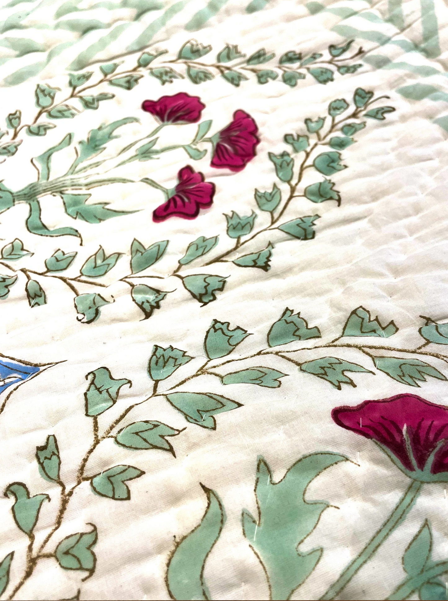 DREAMORA QUILTED COMFORTER  MINT IVORY 90 x 108 IN