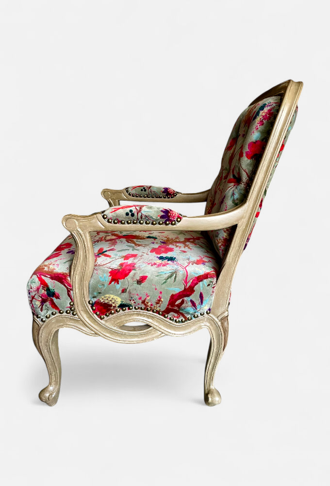 CHIRPY CHAIR