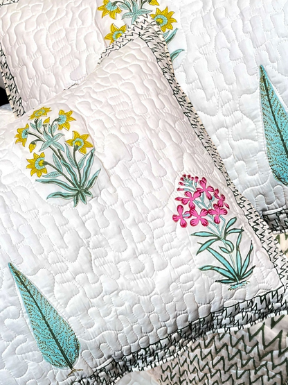 DEWLEAF BEDSPREAD WITH 2 PILLOWCASE WHITE MULTI BOTANICAL 90 x 108 IN