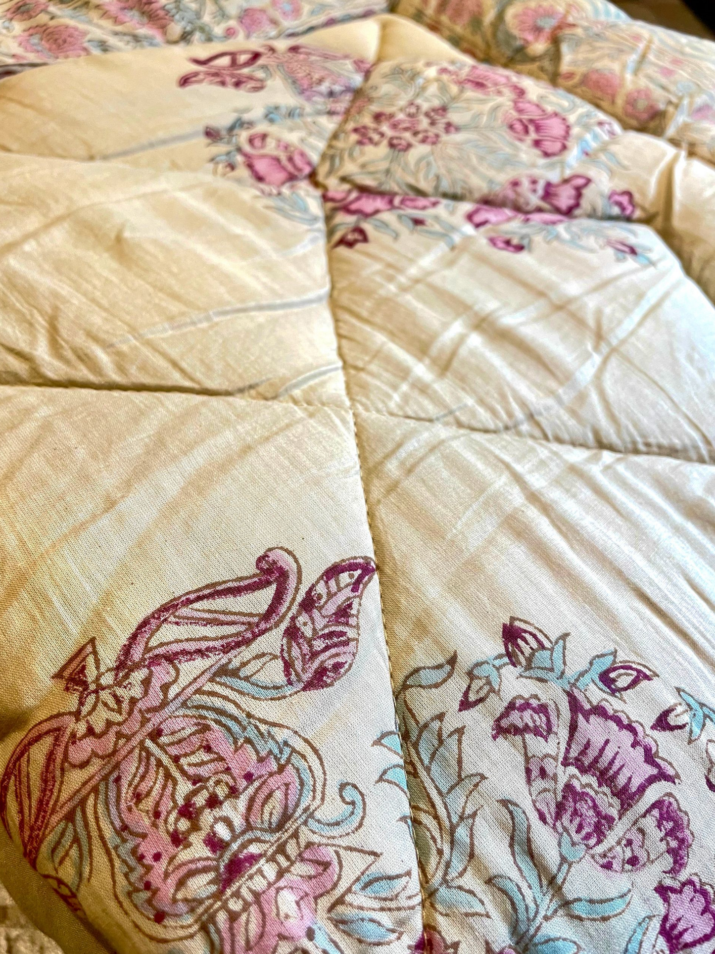 DIANA QUILTED COMFORTER SINGLE IVORY & SOFT PINK 54 x 90 IN