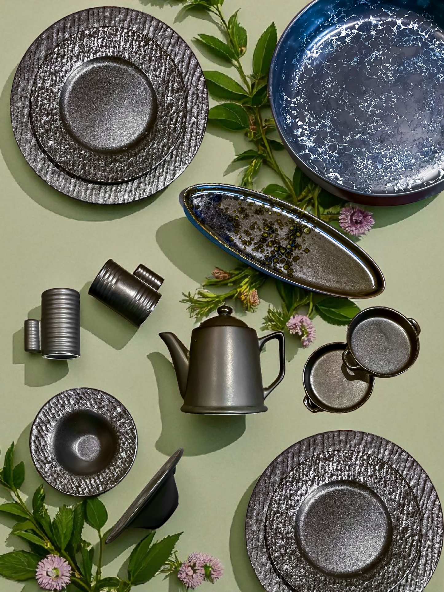BLACK LAVA SMALL PLATE