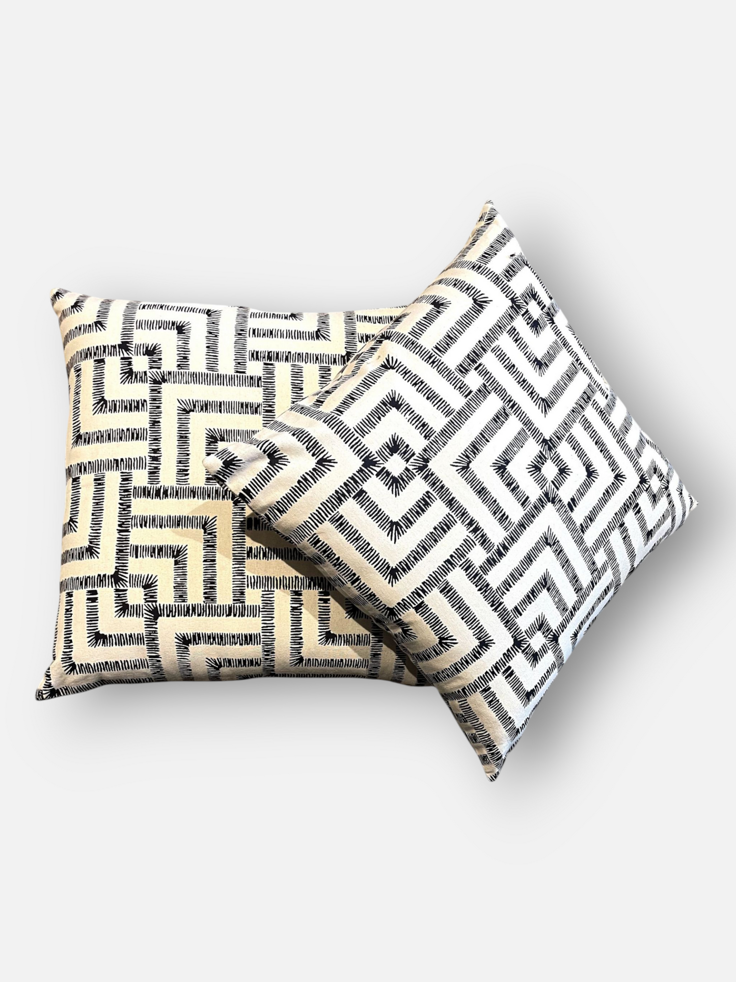 NEXA CUSHION BLACK & IVORY 20 x 20 IN
