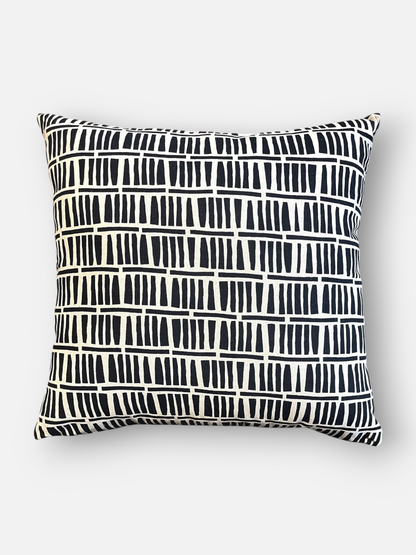DELTA CUSHION BLACK & IVORY SIZE 20 x 20 IN