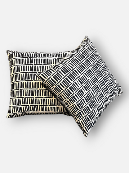 DELTA CUSHION BLACK & IVORY SIZE 20 x 20 IN