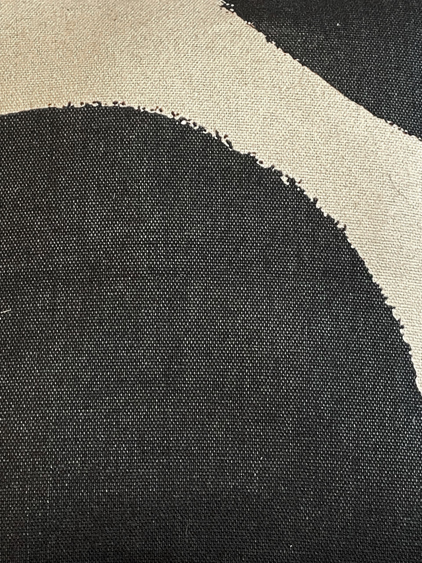 RIPPLE CUSHION BLACK & IVORY 20 x 20 IN