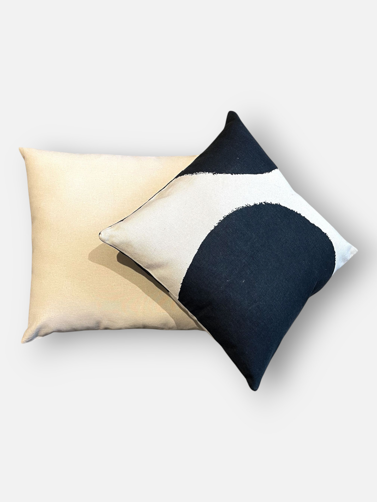 RIPPLE CUSHION BLACK & IVORY 20 x 20 IN