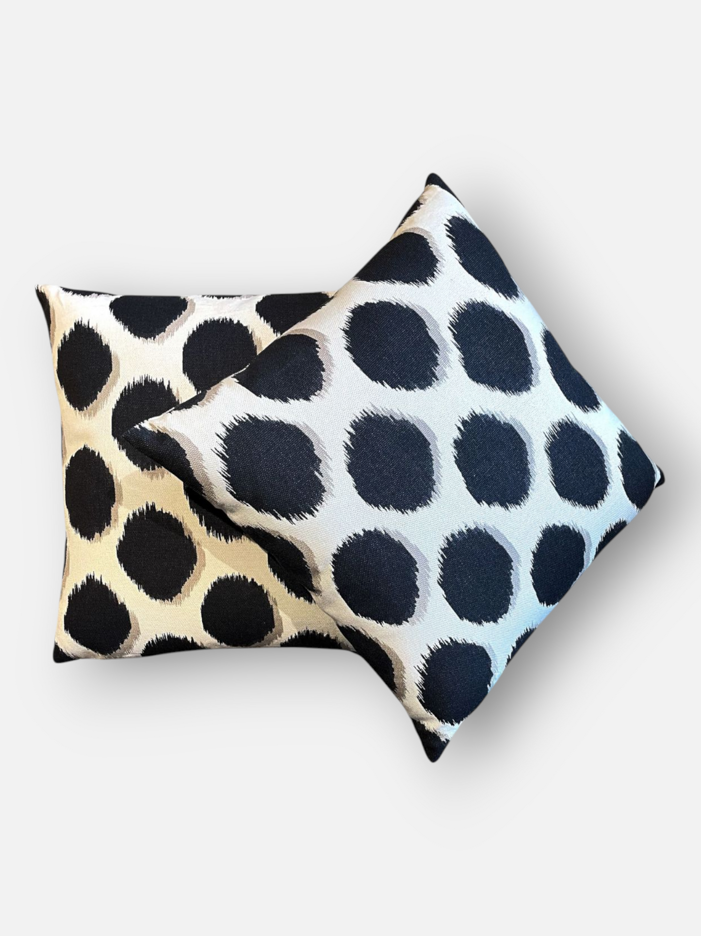 DIORRA SPOT BLACK & IVORY 20 x 20 IN