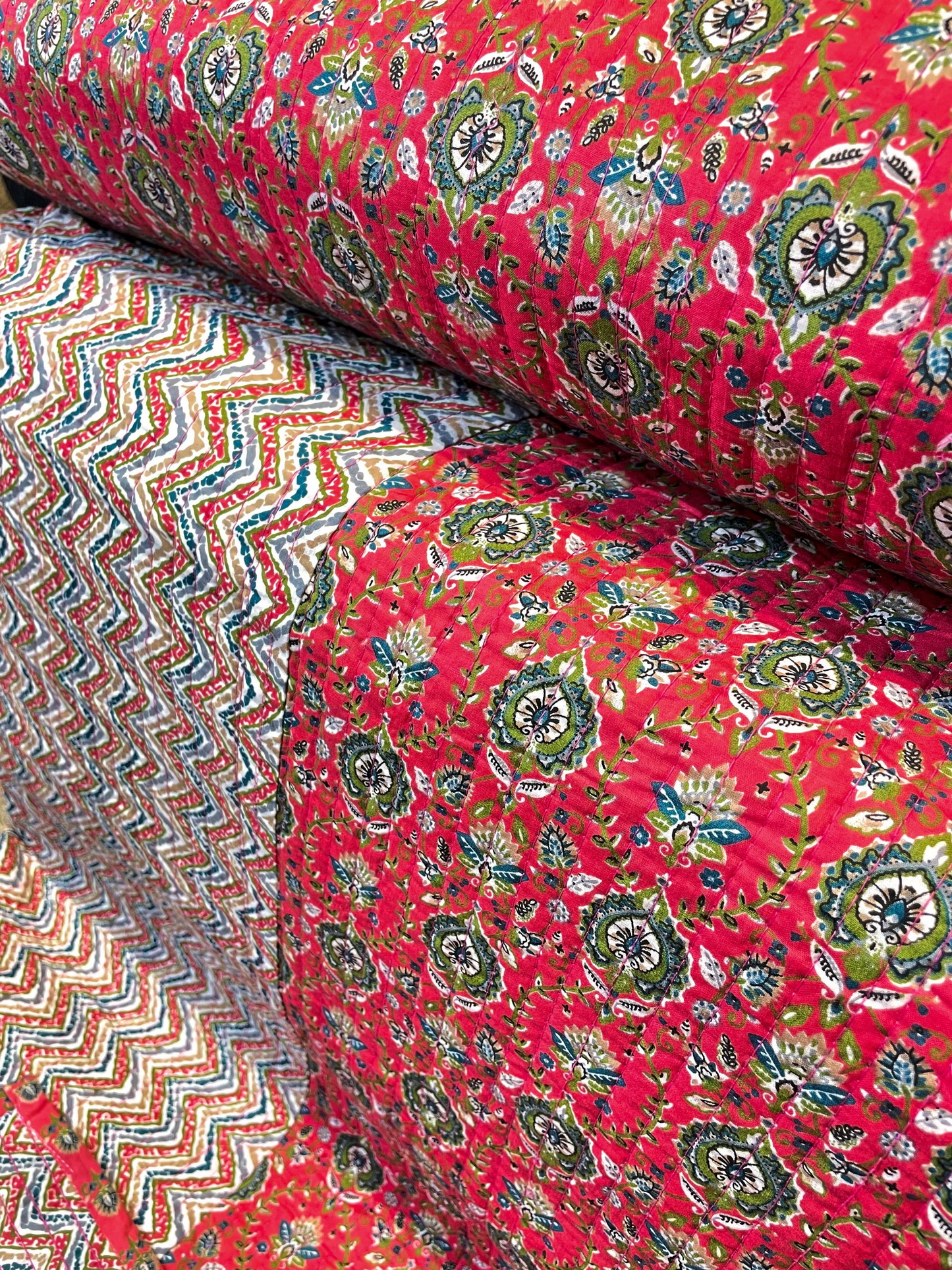 DIVINE BEDSPREAD WITH 2 PILLOWCASE RICH CRIMSON RED 90 x 108 IN