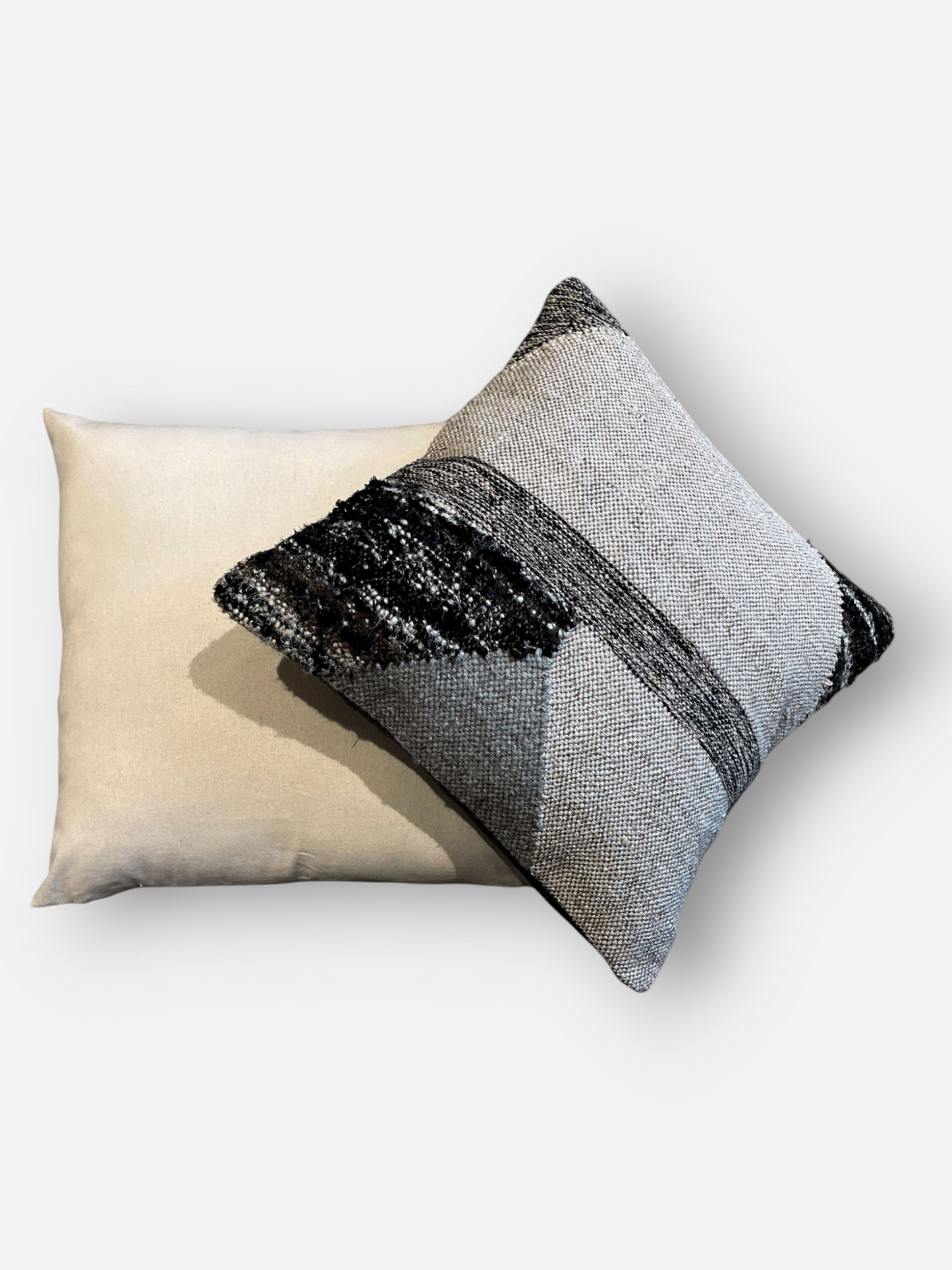 NOIR CUSHION GREY & BLACK 20 x 20 IN