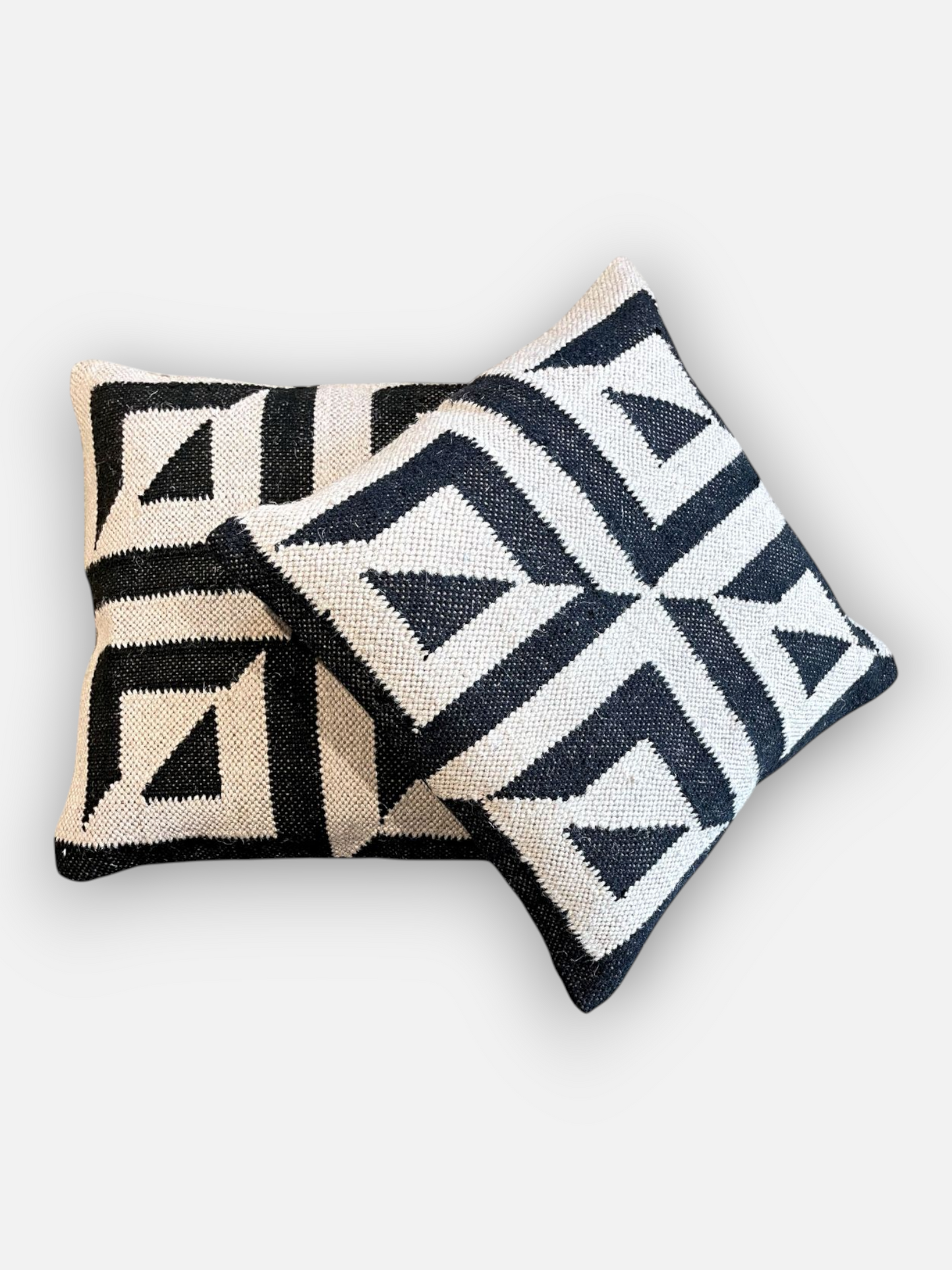 NAVARRA CUSHION BLACK & WHITE 20 x 20 IN