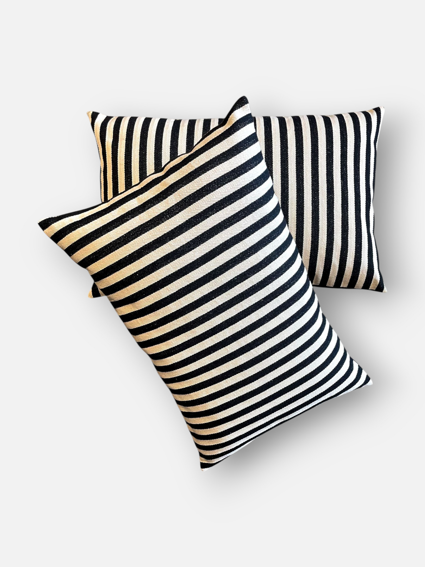 DUSKLINE LUMBER CUSHION BLACK & IVORY 24 x 16 IN
