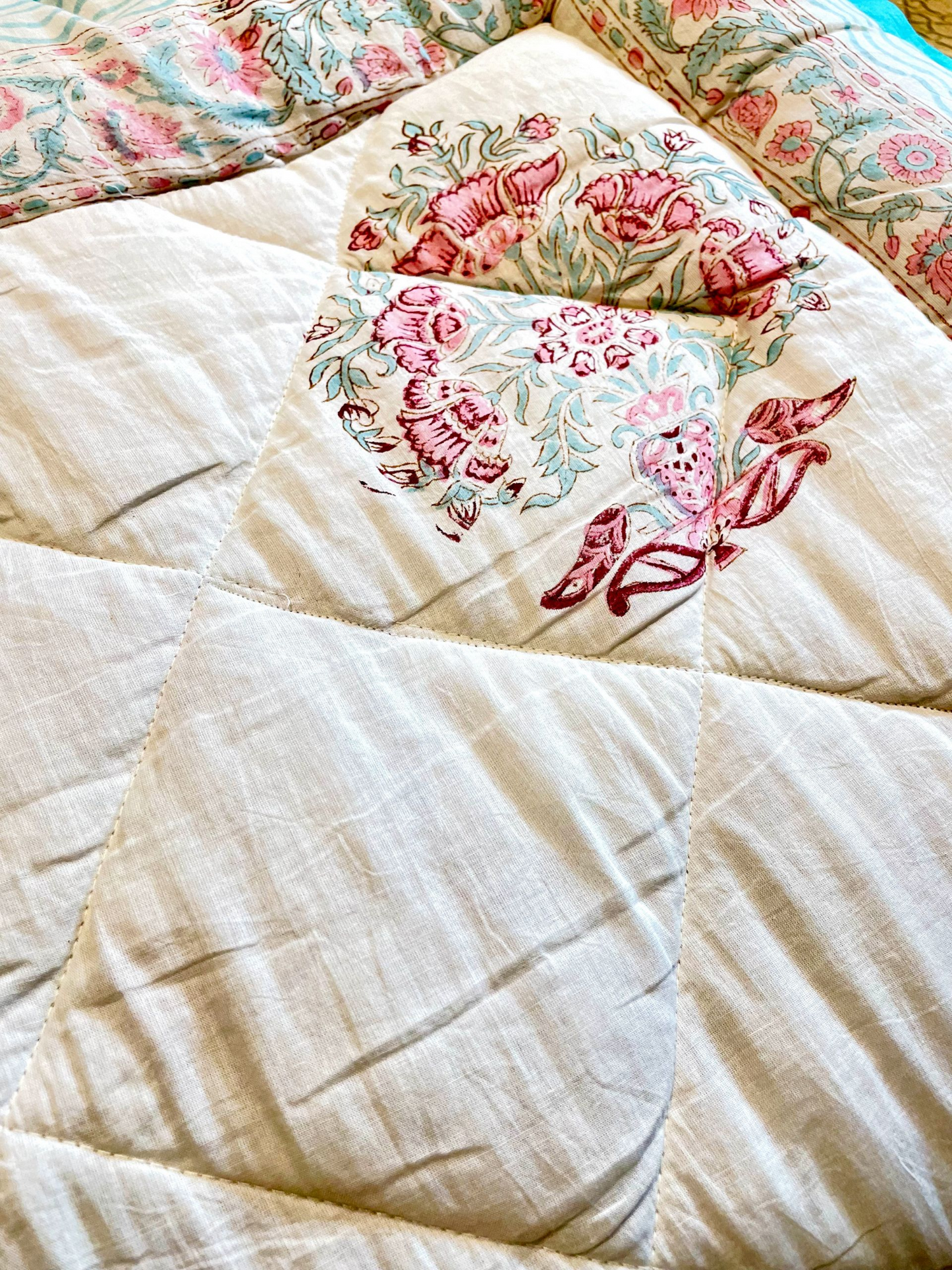 DAWN QUILTED COMFORTER  SINGLE SOFT IVORY & TURQOISE 54 x 90 IN
