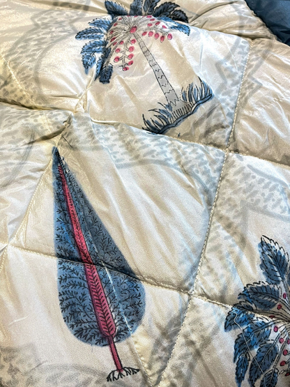 DELPHINA QUILTED COMFORTER  SINGLE IVORY WITH BLUE 54 x 90 IN