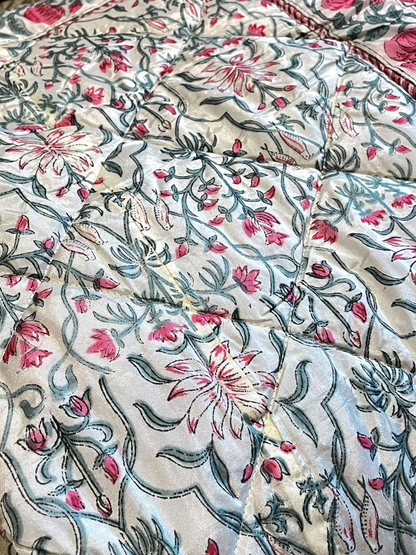 DEWDROP QUILTED COMFORTER SINGLE IVORY & GREEN 54 x 90 IN
