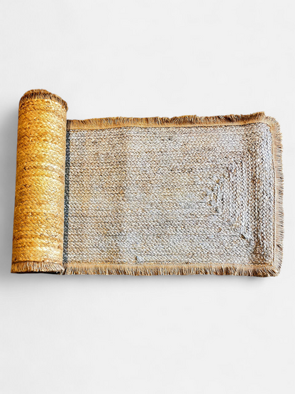 DUSKRA REC. TABLE RUNNER SOFT SILVER