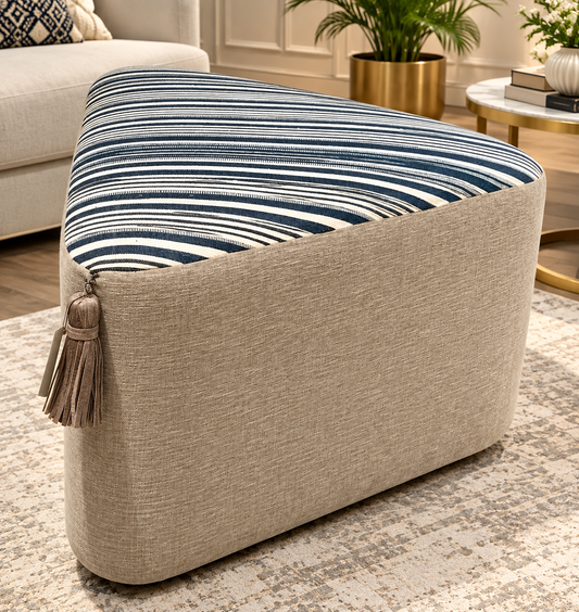 TRIANGLE POUF