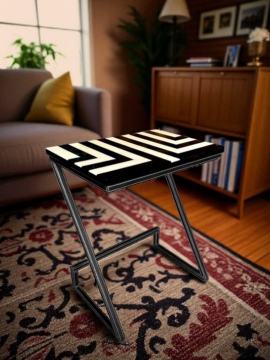 BLACK & WHITE TABLE SMALL