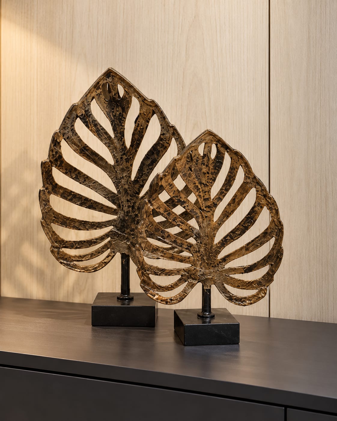 Ribbed Leaf Stand Small